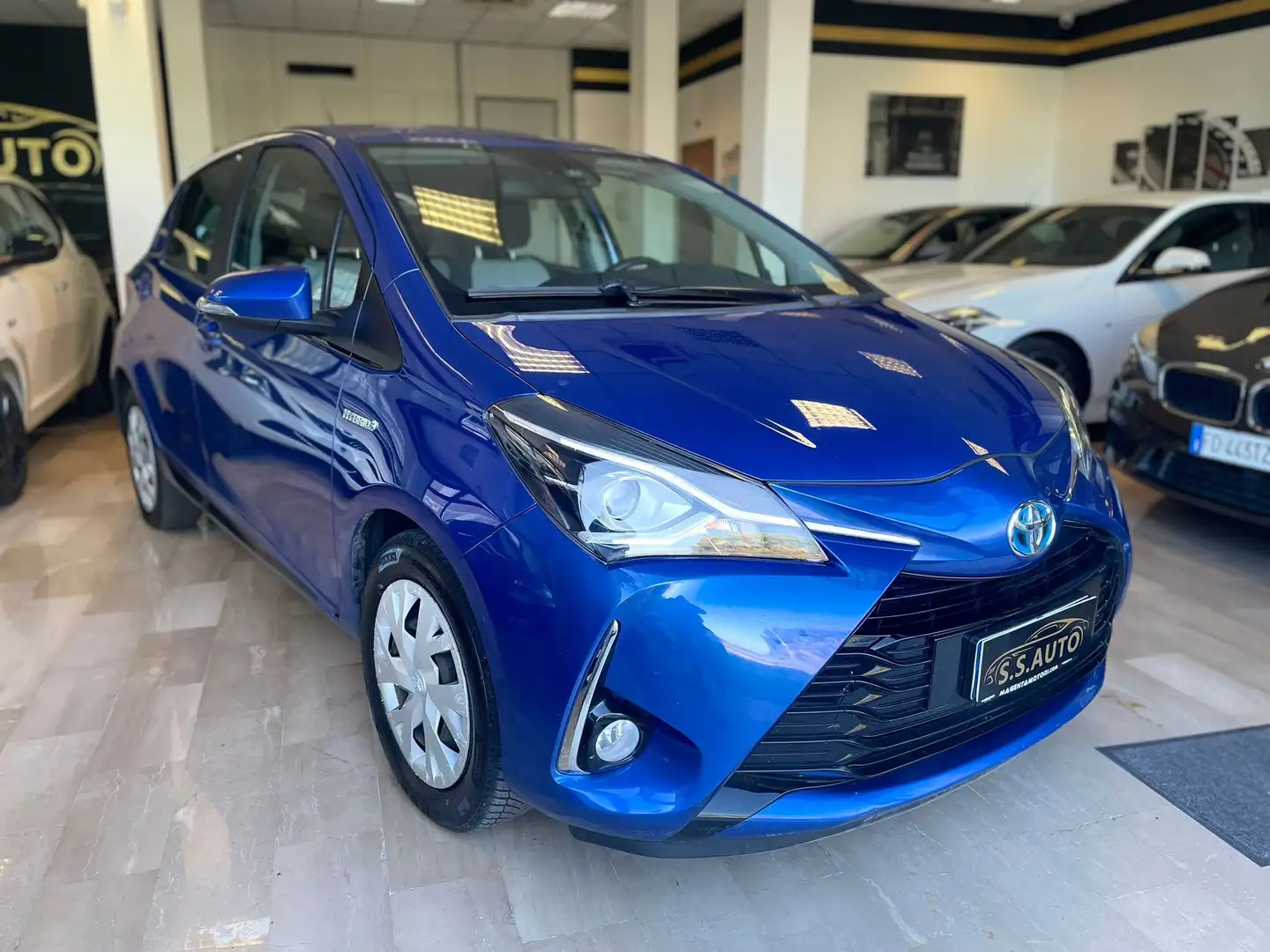 Toyota Yaris Yaris III 2017 5p 1.5h Active my18 Azul - 1