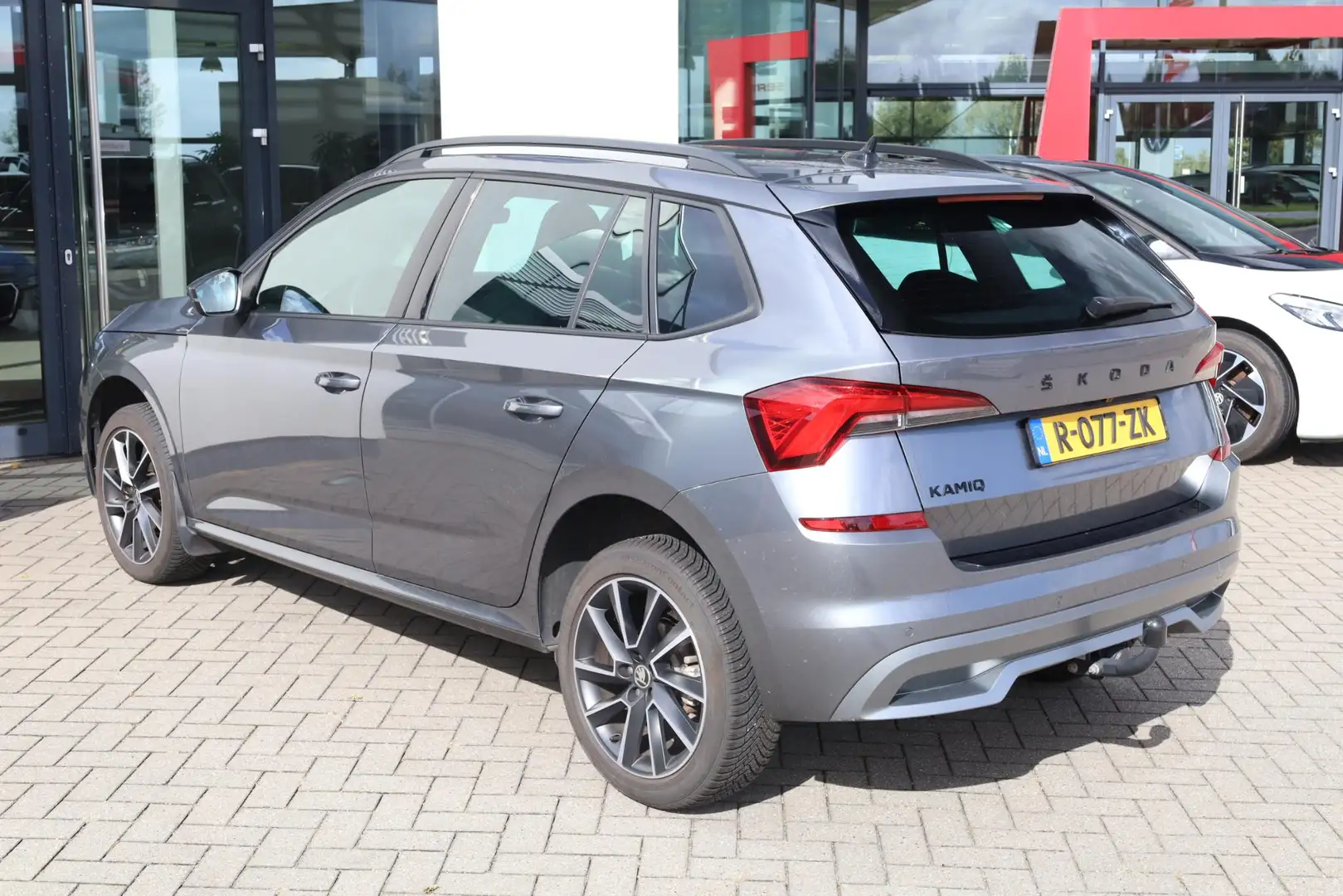 Skoda Kamiq 1.5 TSI ACT Sport Business trekhaak, achteruitrijc Gris - 2
