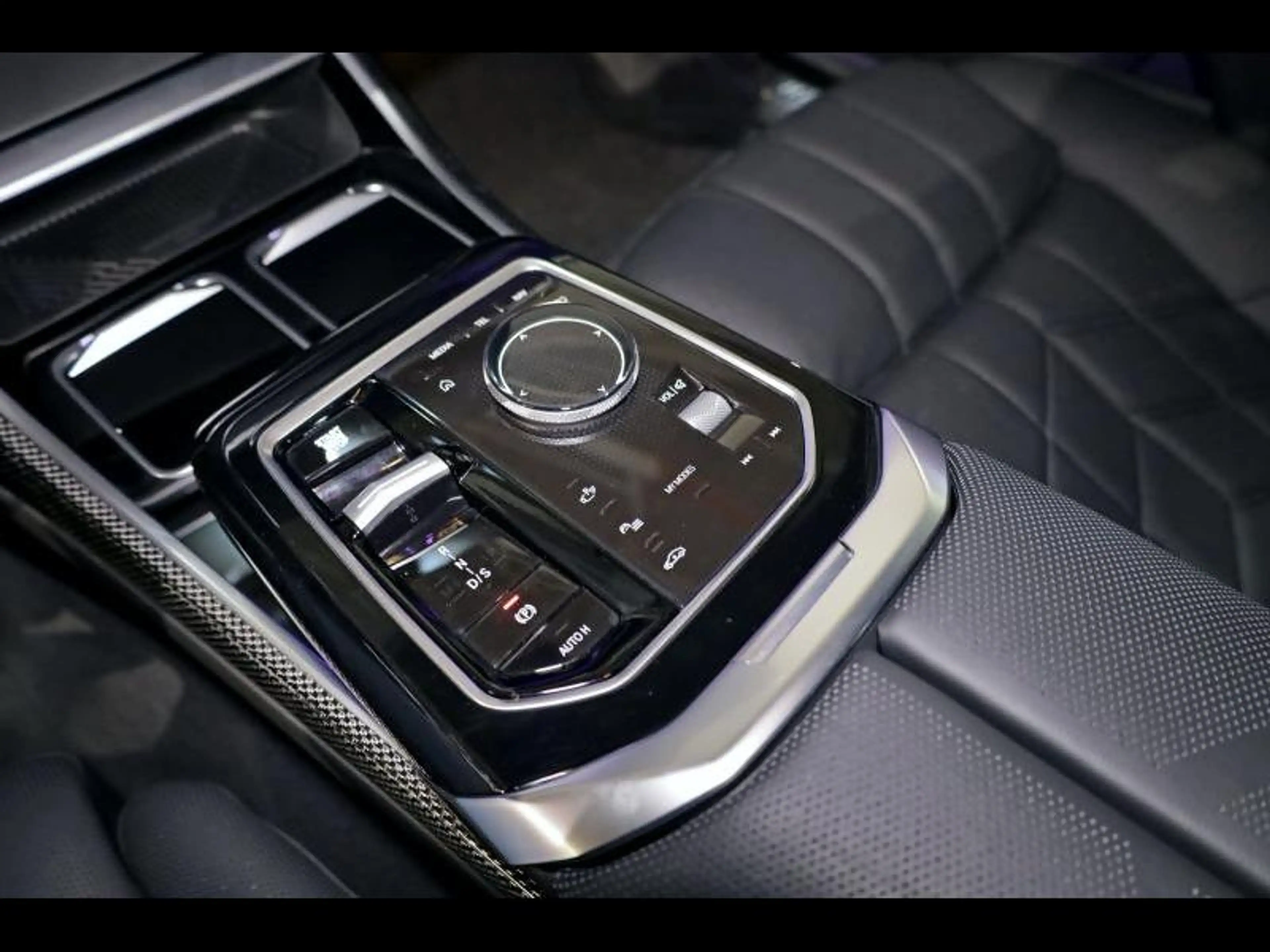BMW 750 e xDrive Kit M Sport — photo 9