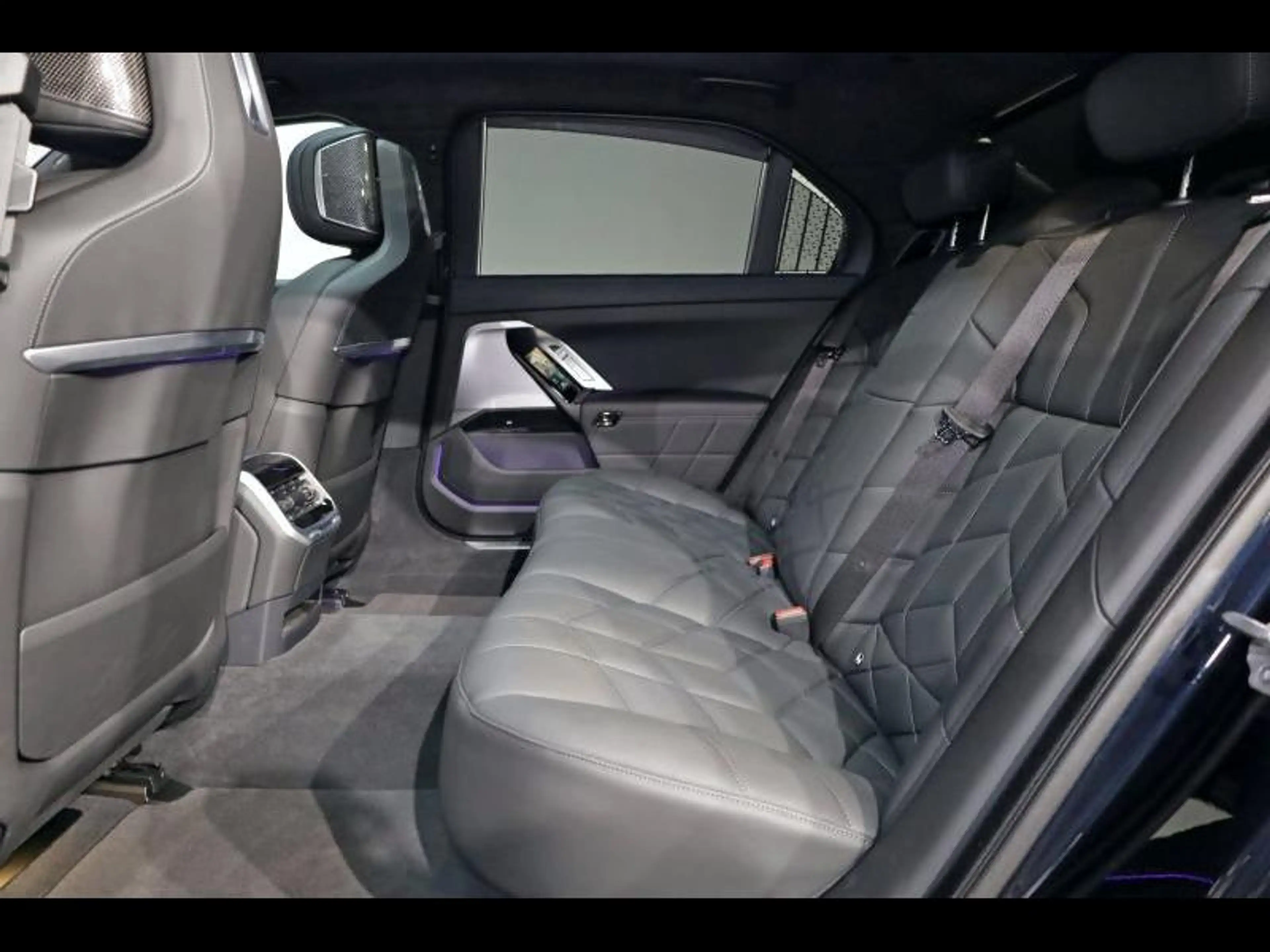 BMW 750 e xDrive Kit M Sport — photo 8