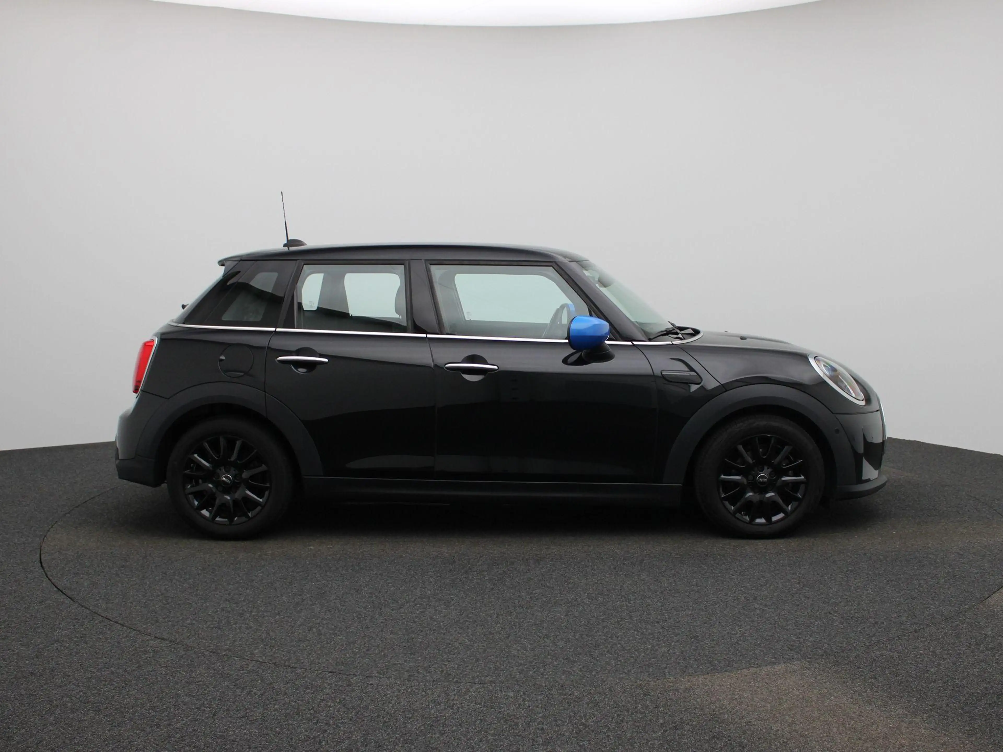 MINI One Mini 5 door NAVI | ECC | PDC — photo 6
