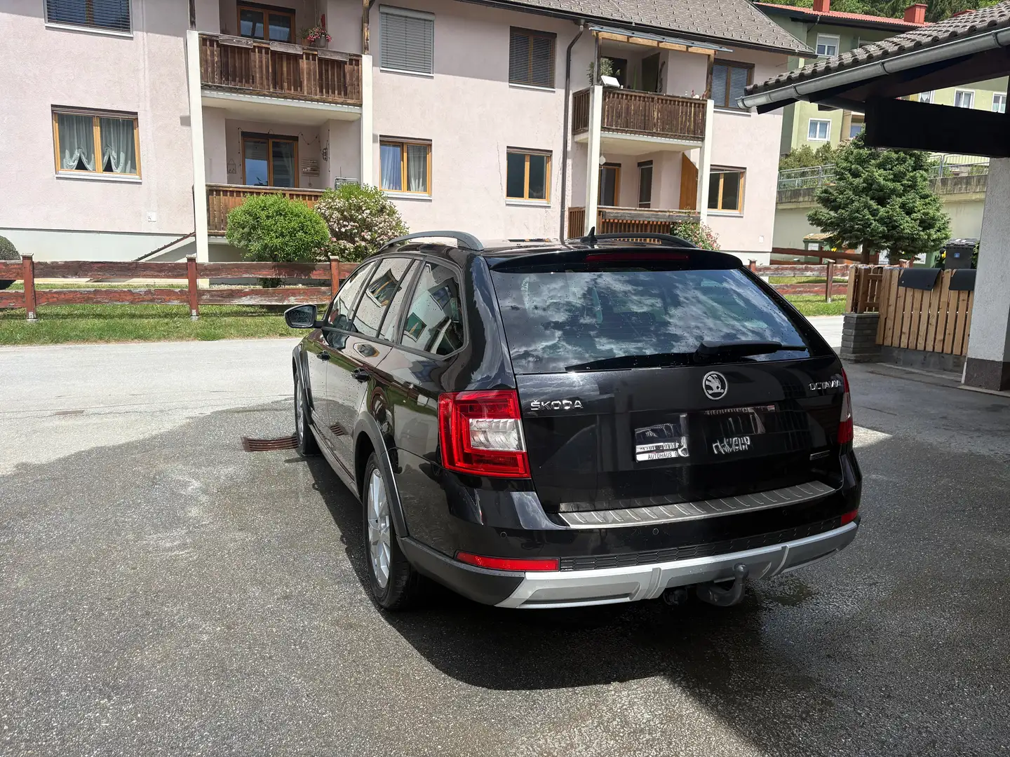 Skoda Octavia Octavia Combi 2,0 TDI 4x4 Scout DSG Scout Schwarz - 2