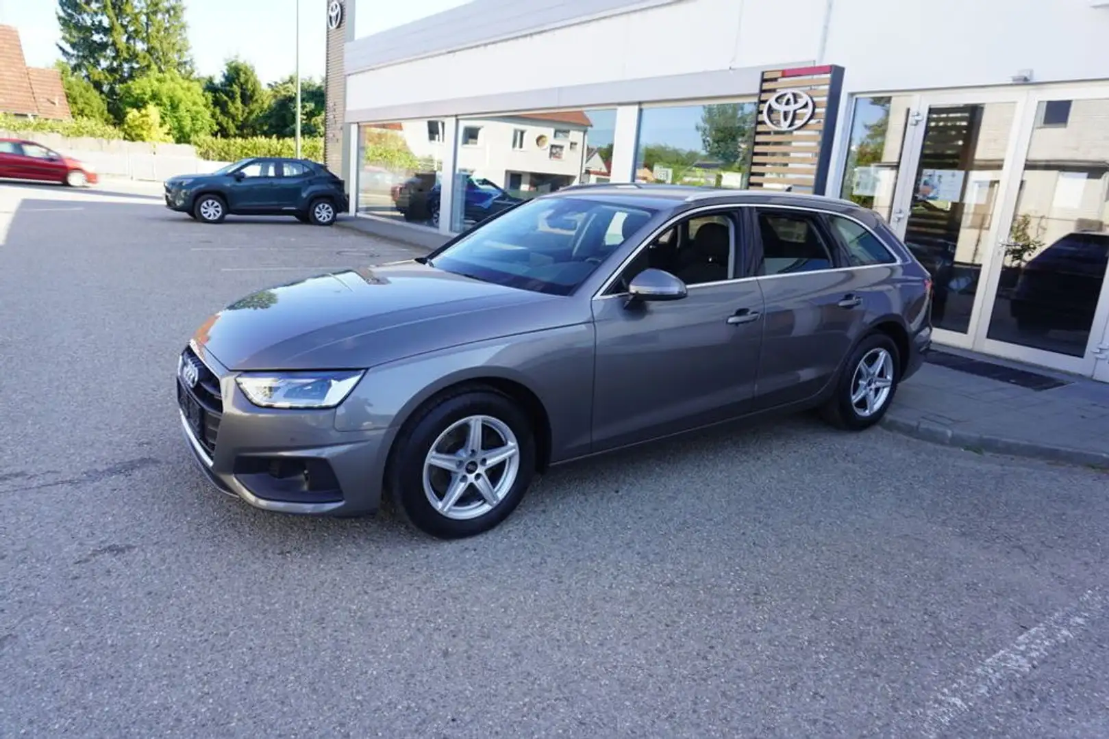 Audi A4 Avant 35 TDI S-tronic Grau - 2