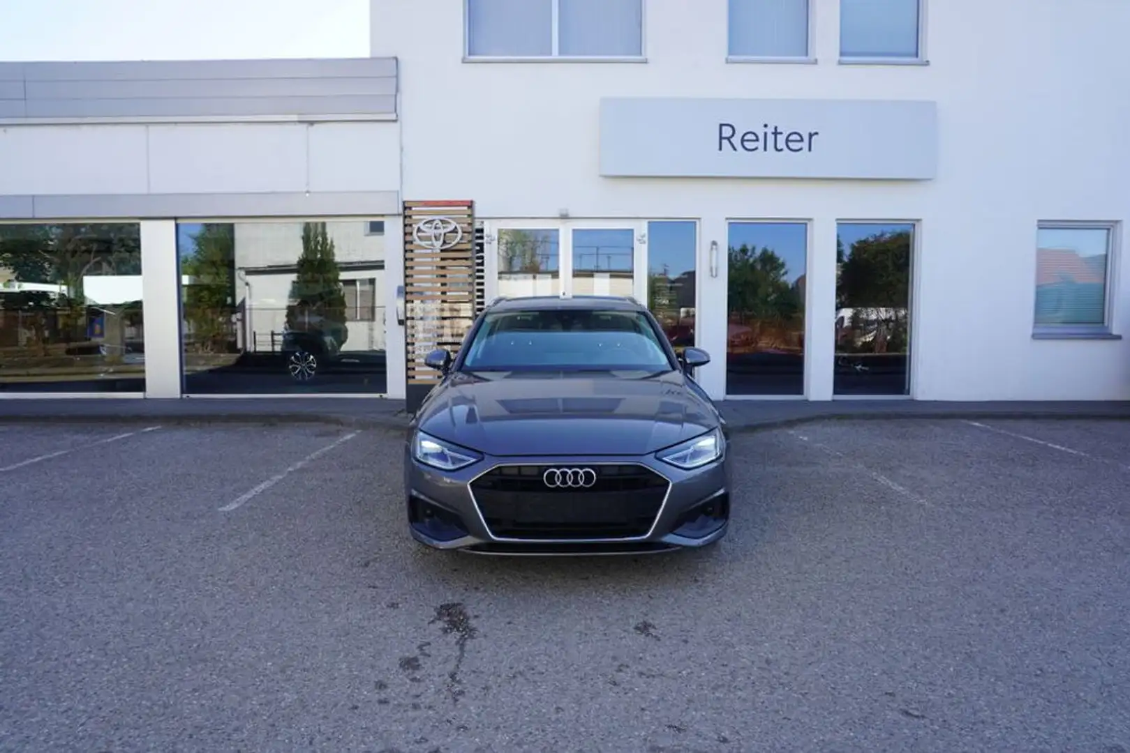 Audi A4 Avant 35 TDI S-tronic Grau - 1