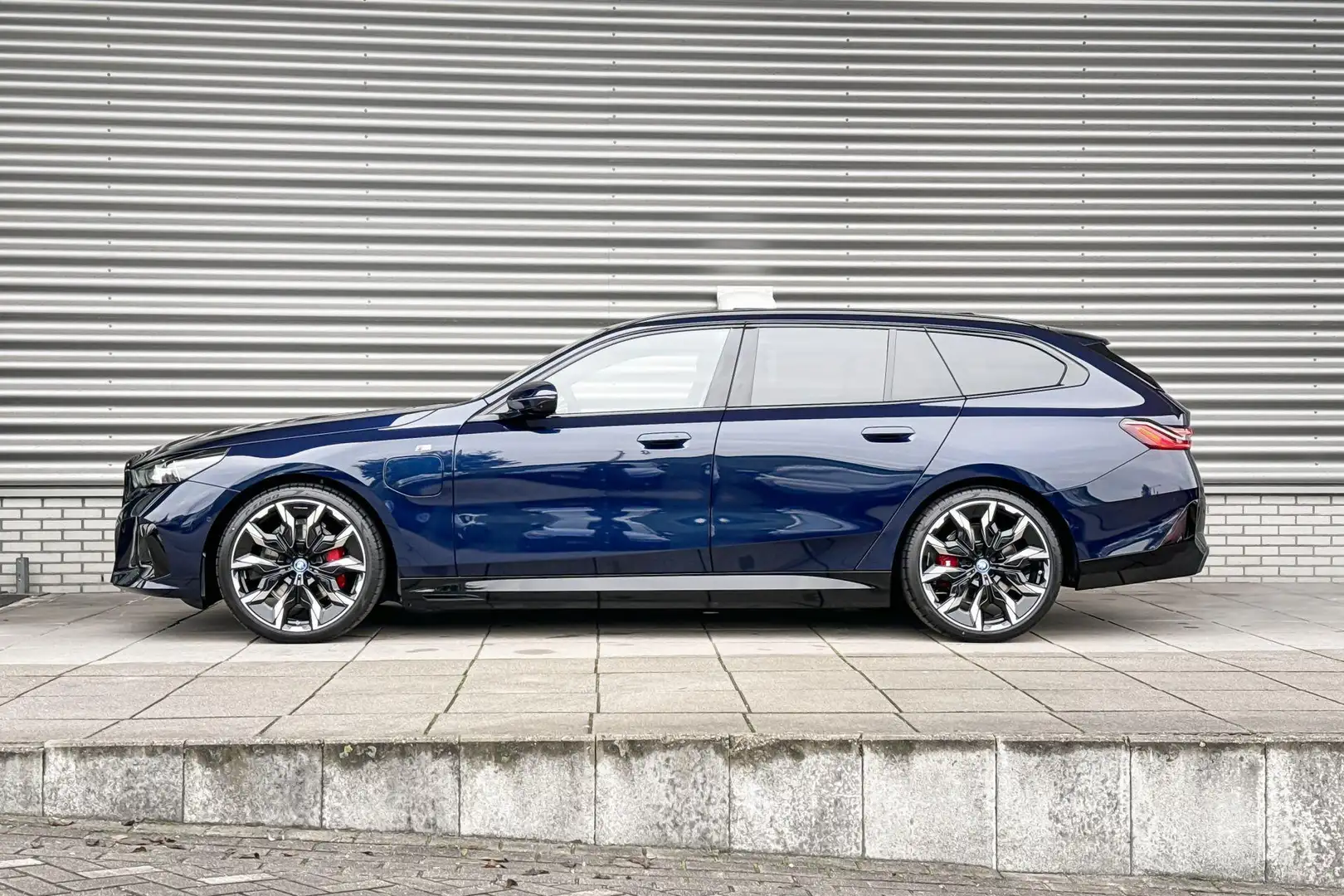 BMW 530 5 Serie Touring 530e M Sportpakket Pro / Innovatio Blauw - 2