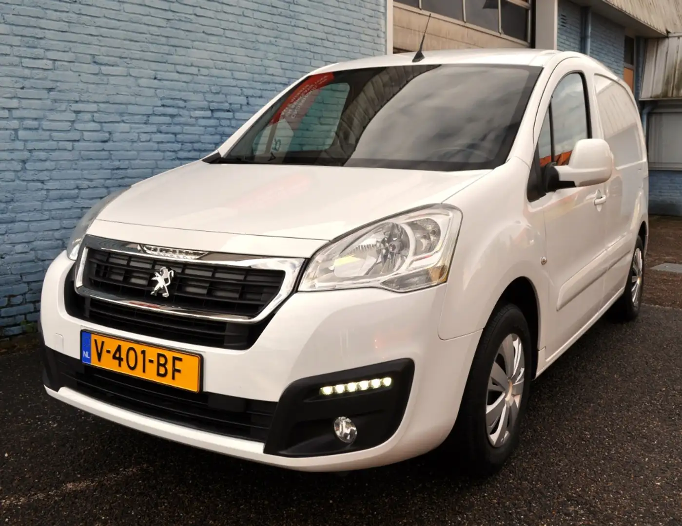 Peugeot Partner 120 1.6HDi L1Premium Navi Pdc crc Wit - 1