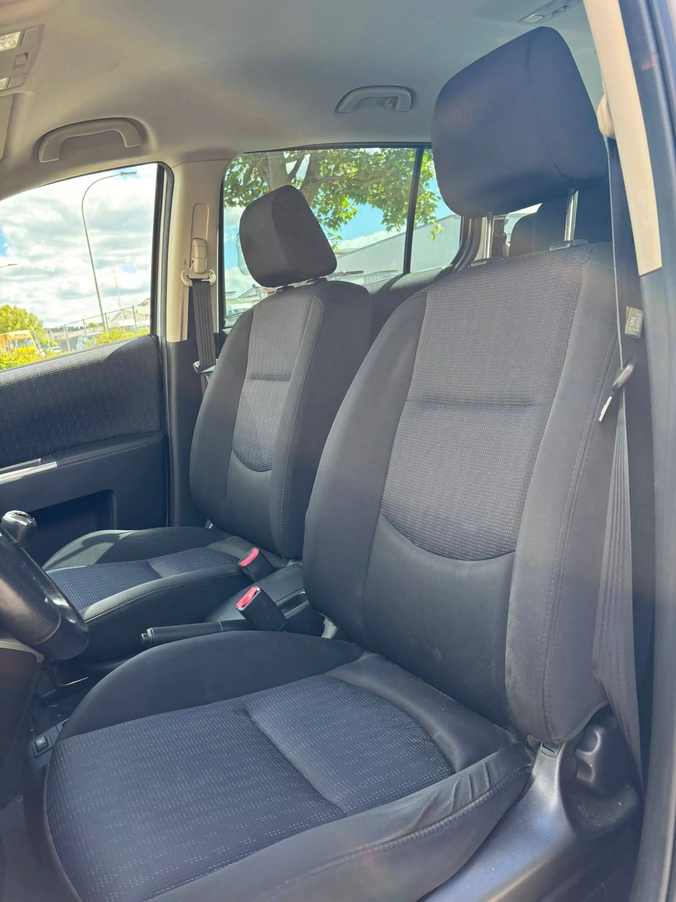 Mazda 5 2.0 CD Active*SITZHEIZUNG*ALU*TEMPOMAT*LEDERLENKRAD* — photo 14