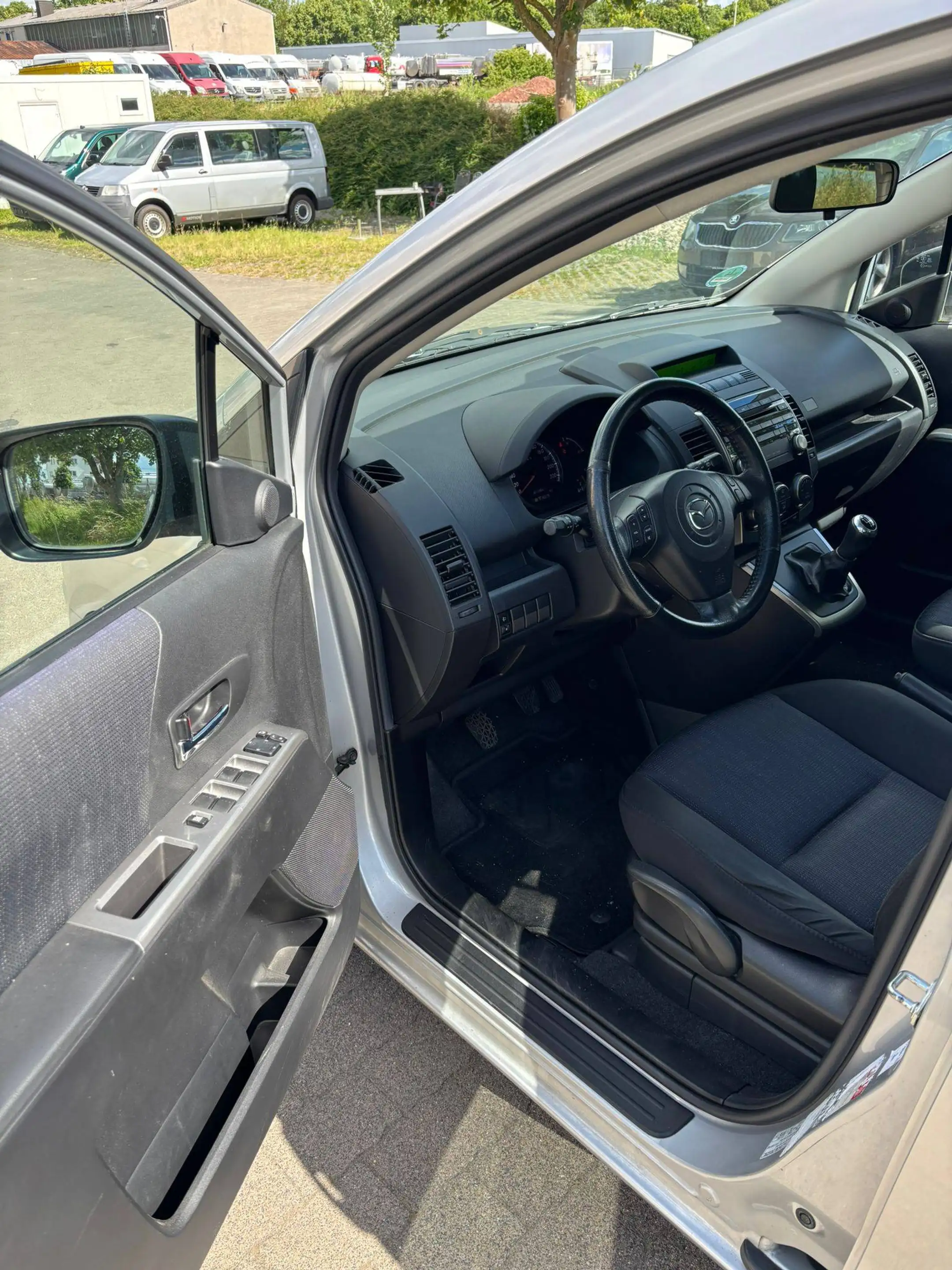 Mazda 5 2.0 CD Active*SITZHEIZUNG*ALU*TEMPOMAT*LEDERLENKRAD* — photo 11