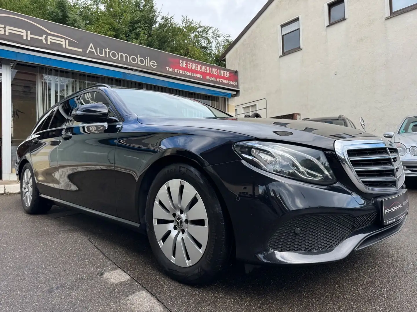 Mercedes-Benz E 200 d T*9G-Tronic*LED*Navi*RFK*1. Hand* Nero - 2