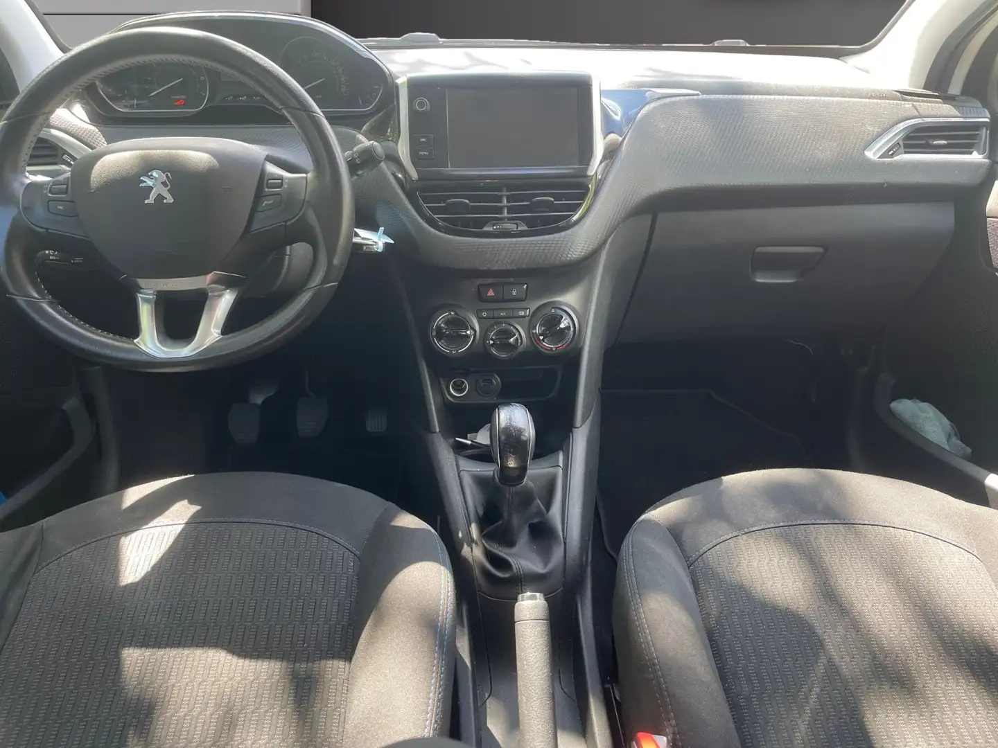 Peugeot 208 208 PureTech 82ch S\u0026amp;S BVM5 Signature Weiß - 2