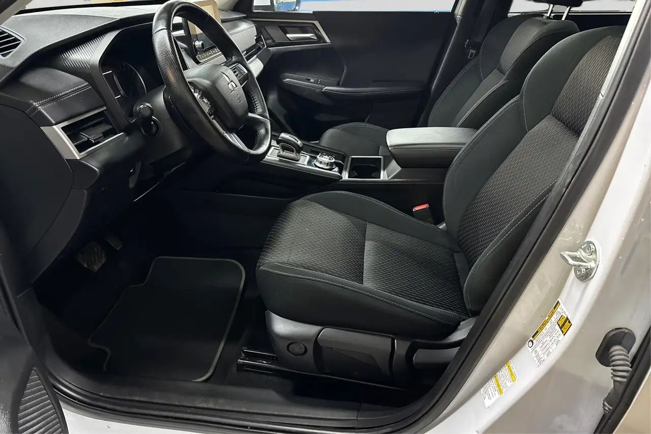Mitsubishi Outlander снимка Mitsubishi Outlander