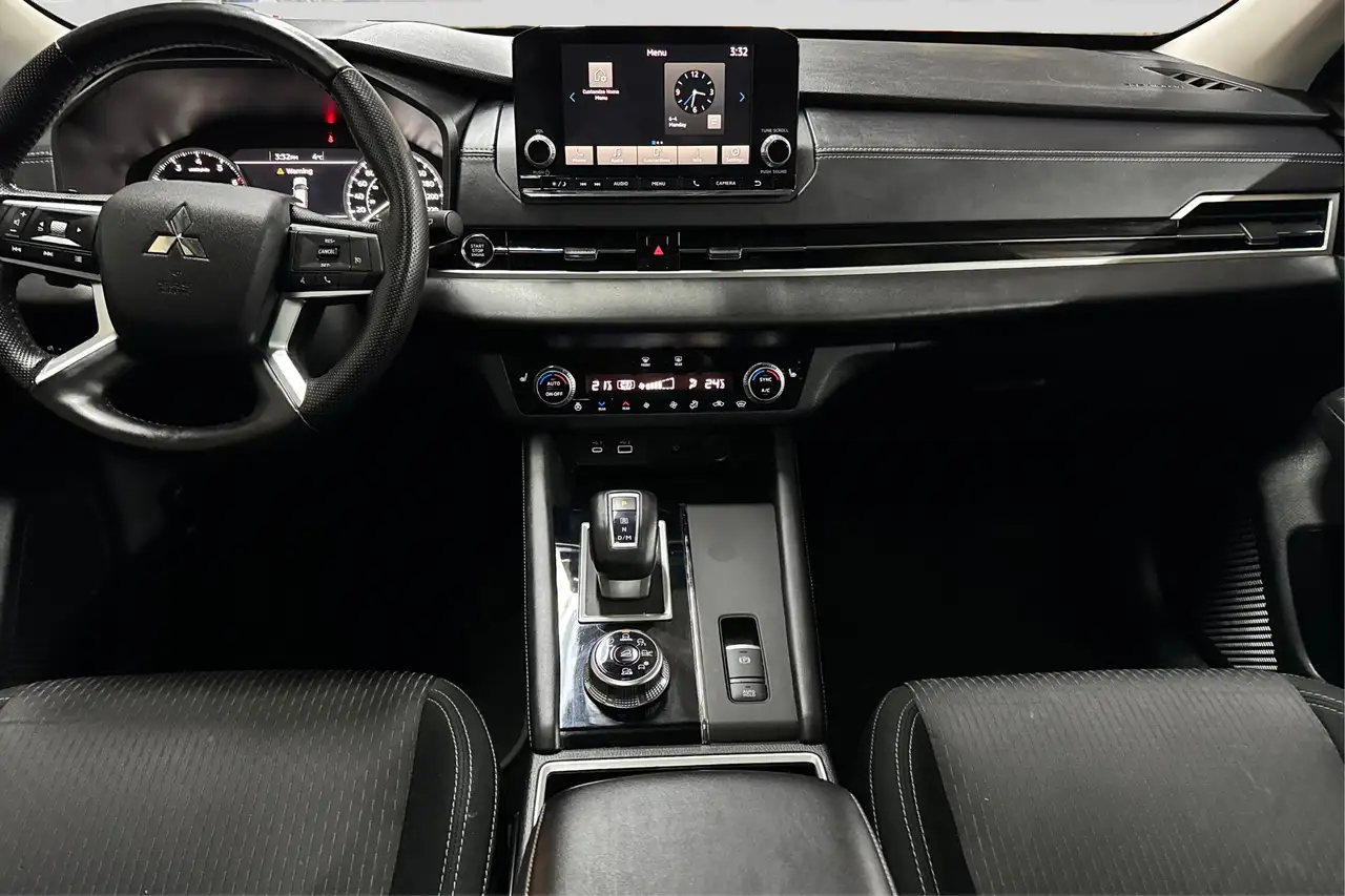 Mitsubishi Outlander снимка Mitsubishi Outlander