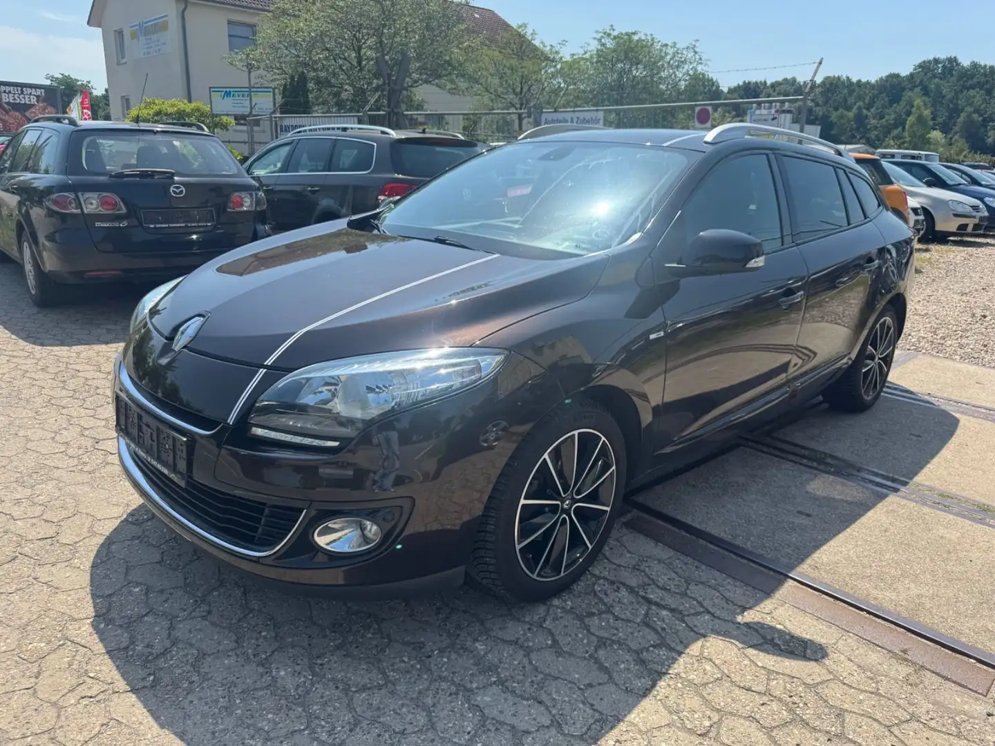 Renault Megane III 1,6Grandtour BOSE Edition*Navi*Kamera Marrón - 1