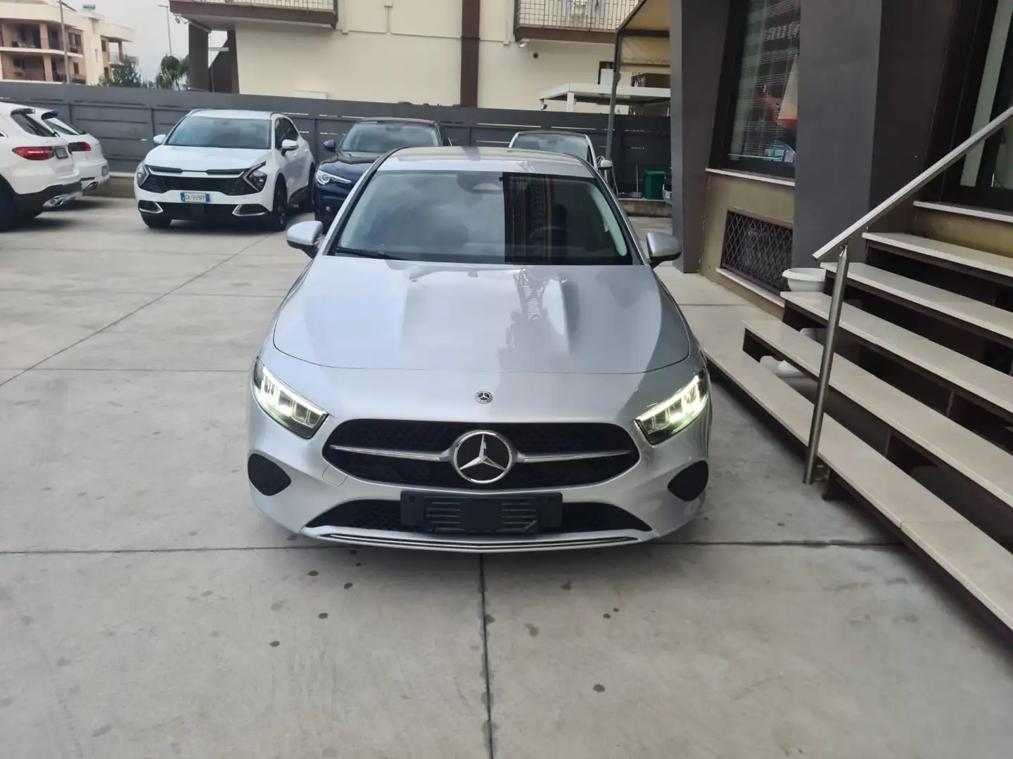 Mercedes-Benz A 180 d Advanced auto Gris - 2