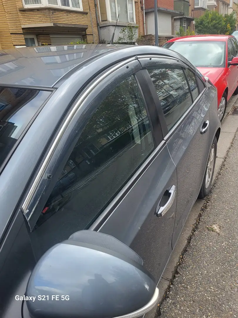 Chevrolet Cruze 1.7 D LS Start Stříbrná - 1