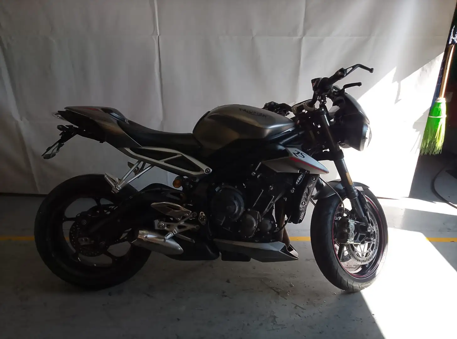 Triumph Street Triple 765 RS Black - 1