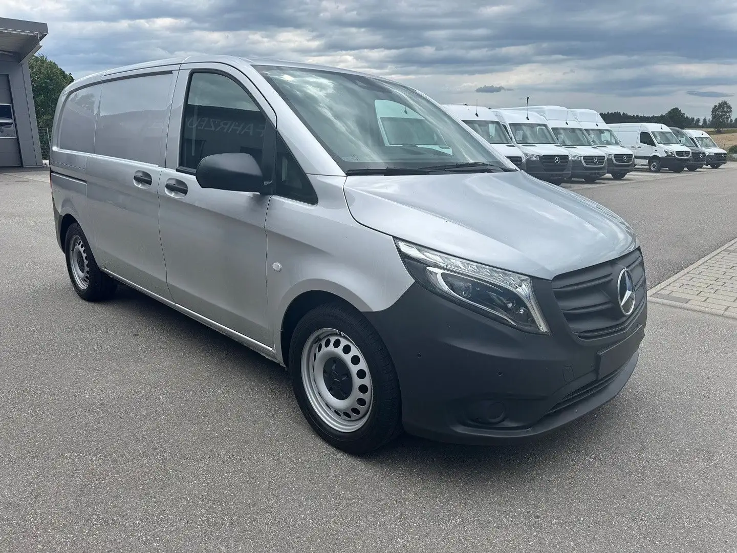 Mercedes-Benz Vito 114 CDI Kompakt Silber Klima Bott Silber - 2