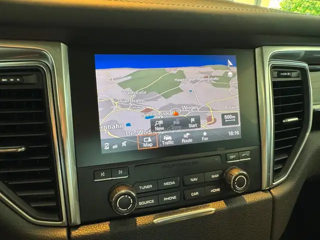 Porsche Macan view 29