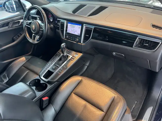 Porsche Macan view 21