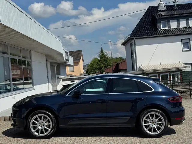 Porsche Macan view 8