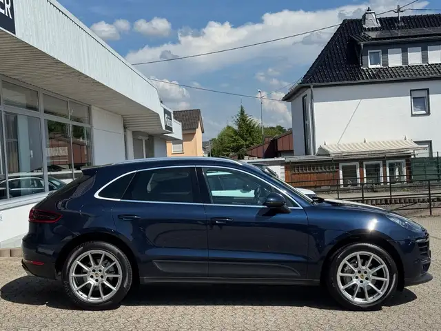 Porsche Macan view 4