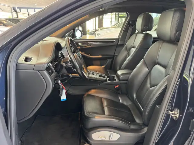 Porsche Macan view 12
