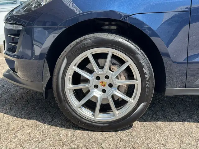 Porsche Macan view 10