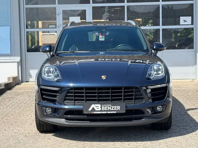 Porsche Macan view 2
