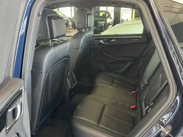 Porsche Macan view 16
