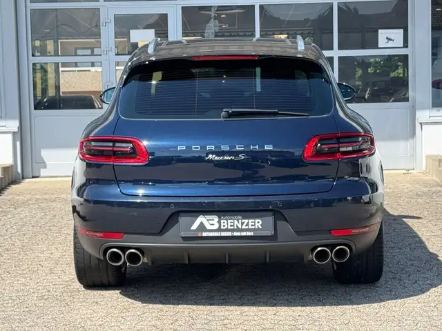 Porsche Macan view 6
