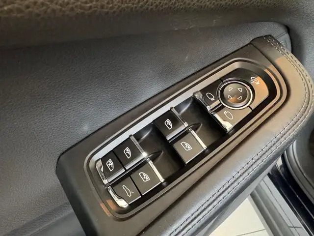 Porsche Macan view 14