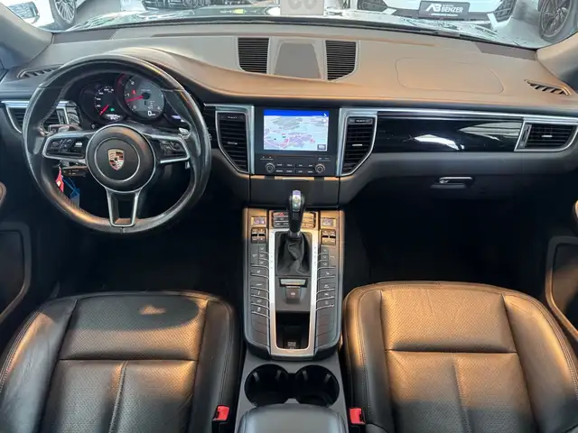 Porsche Macan view 26