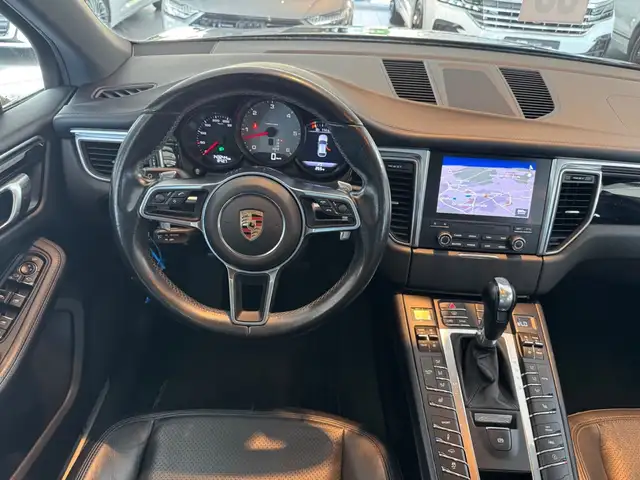 Porsche Macan view 27