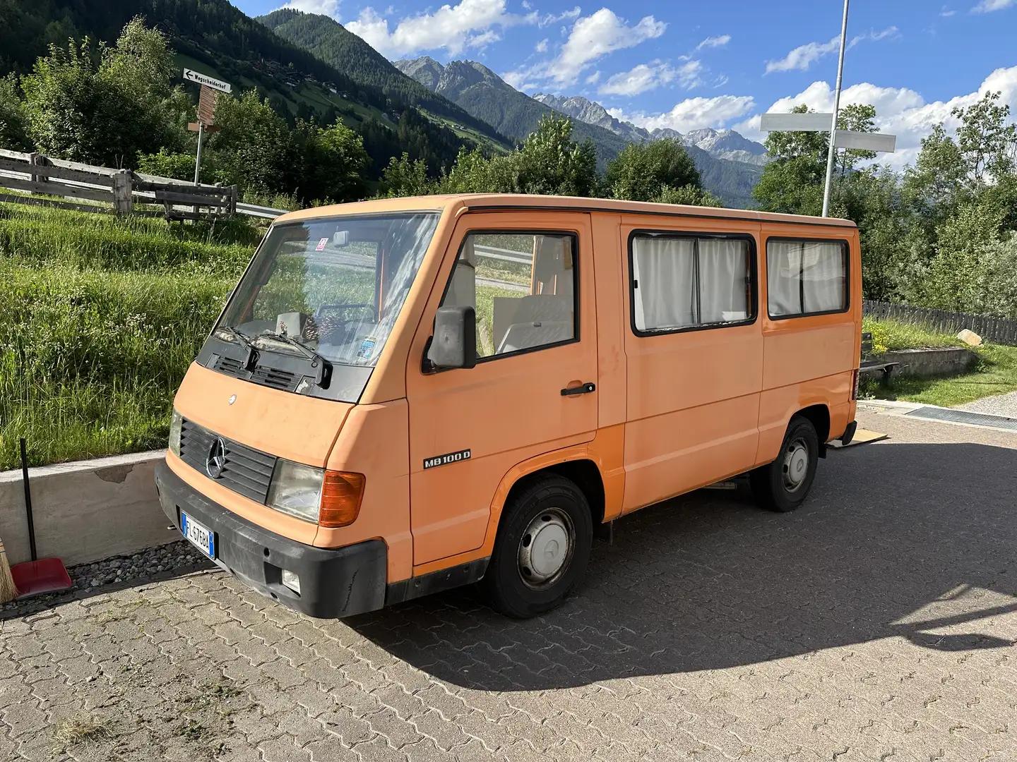 Mercedes-Benz MB 100 - 1