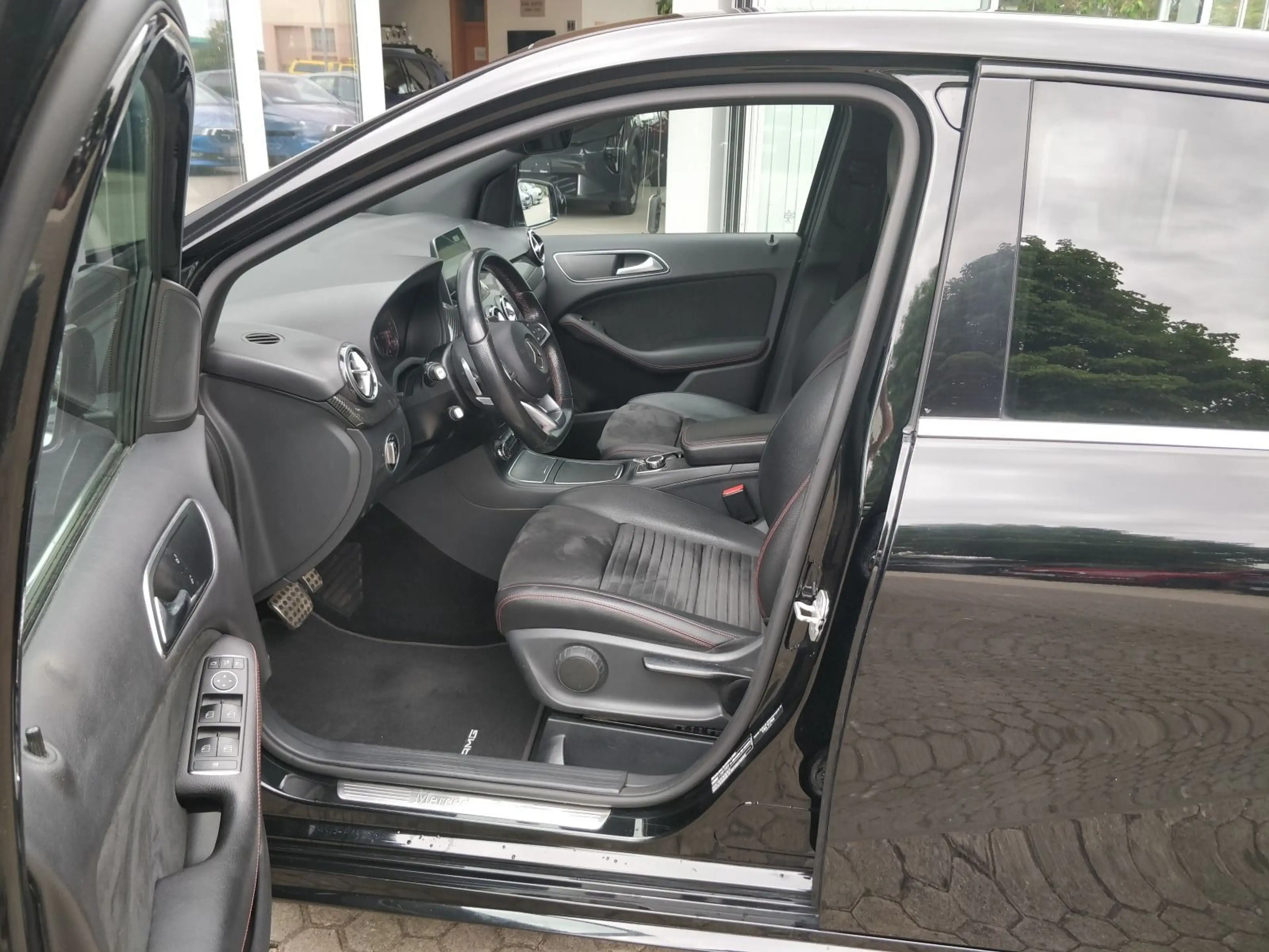 Mercedes-Benz B 220 d AMG Line 177PS AHK SHZ NAVI PDC KLIMA LE — photo 8