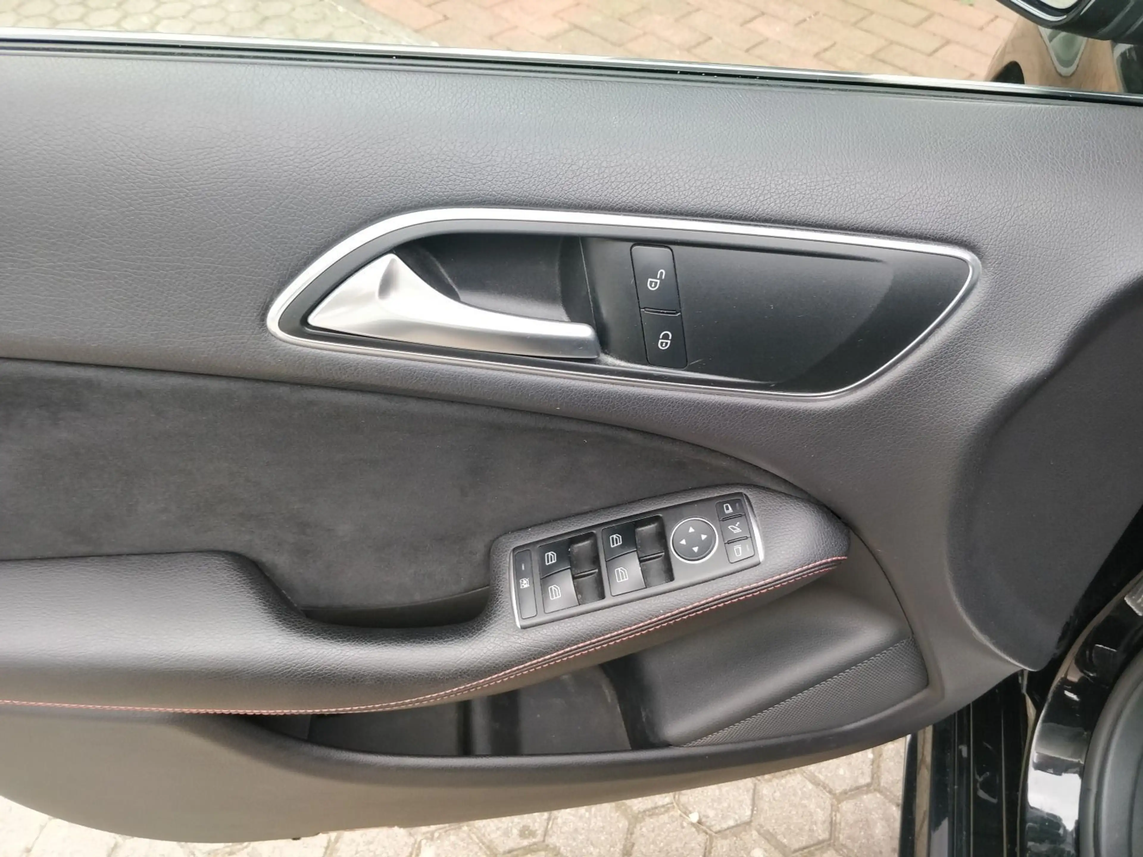 Mercedes-Benz B 220 d AMG Line 177PS AHK SHZ NAVI PDC KLIMA LE — photo 9