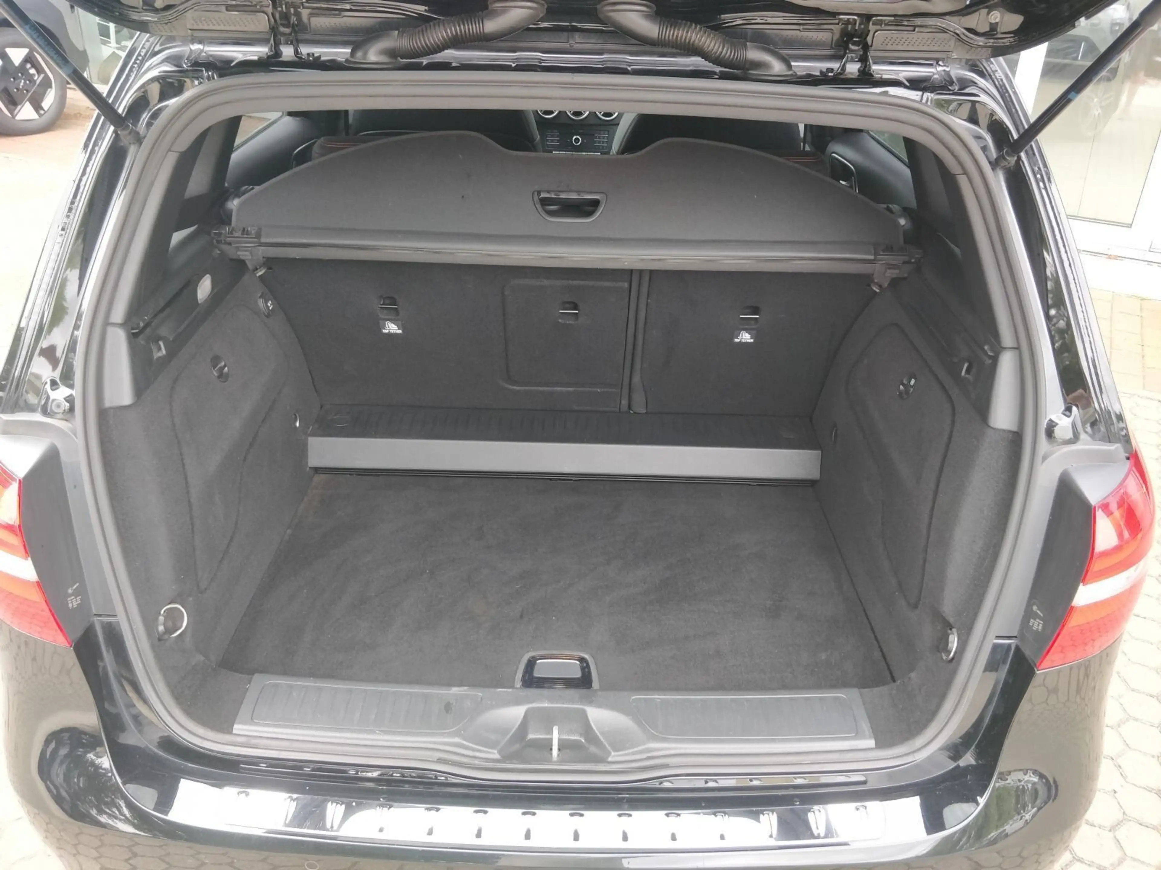 Mercedes-Benz B 220 d AMG Line 177PS AHK SHZ NAVI PDC KLIMA LE — photo 6