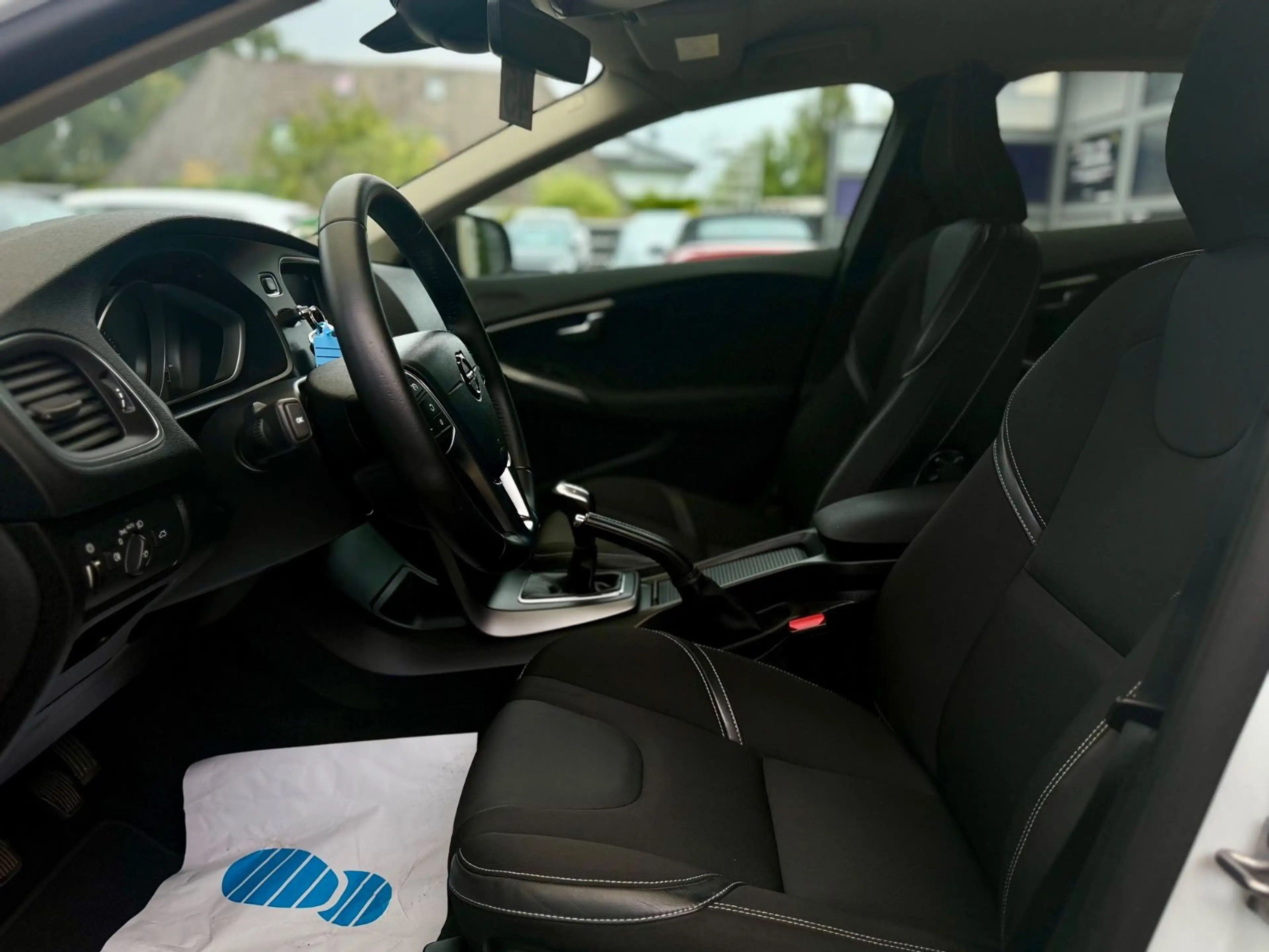 Volvo V40 Momentum LED+Navi+Shz.+Leder+PDC — photo 11