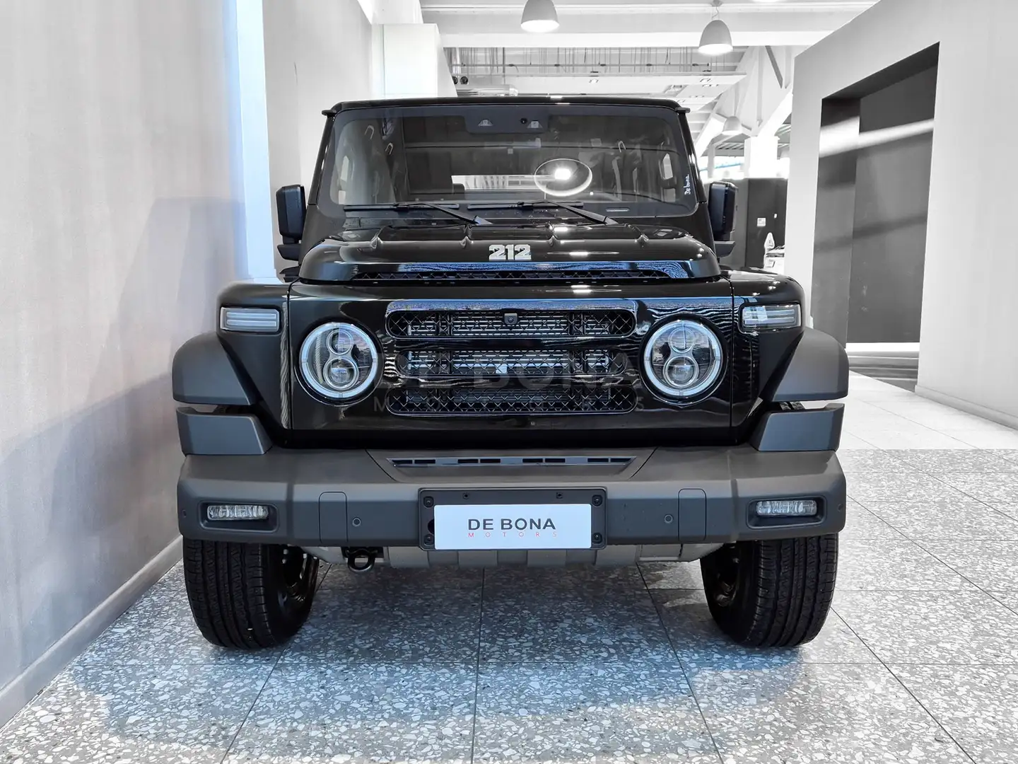 EMC 212 2.0 tgdi adventurer 4wd 8at Schwarz - 2