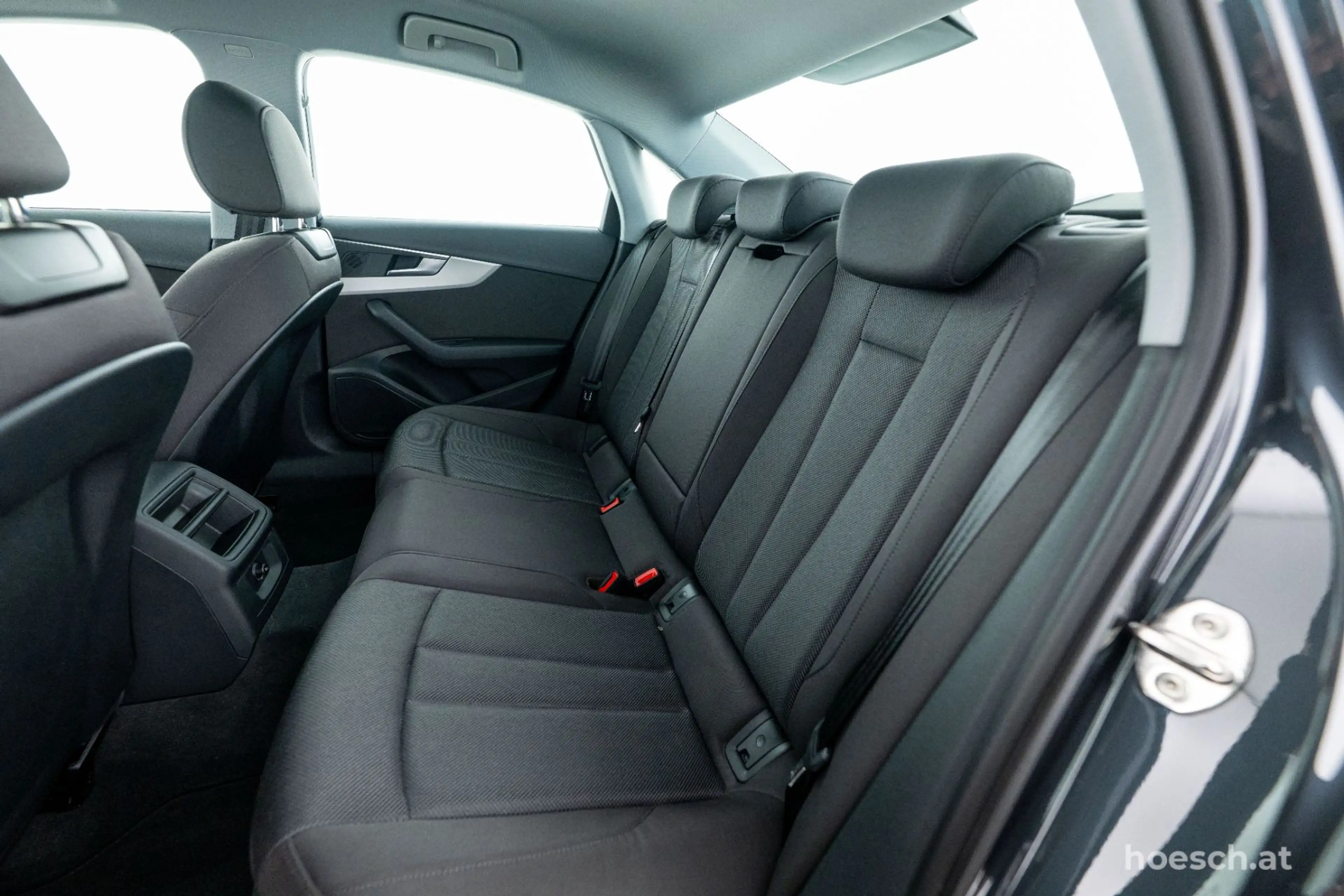 Audi A4 30 TDI Adv. LED KAMERA KEYLESS CARPLAY NEUWERTIG — photo 7