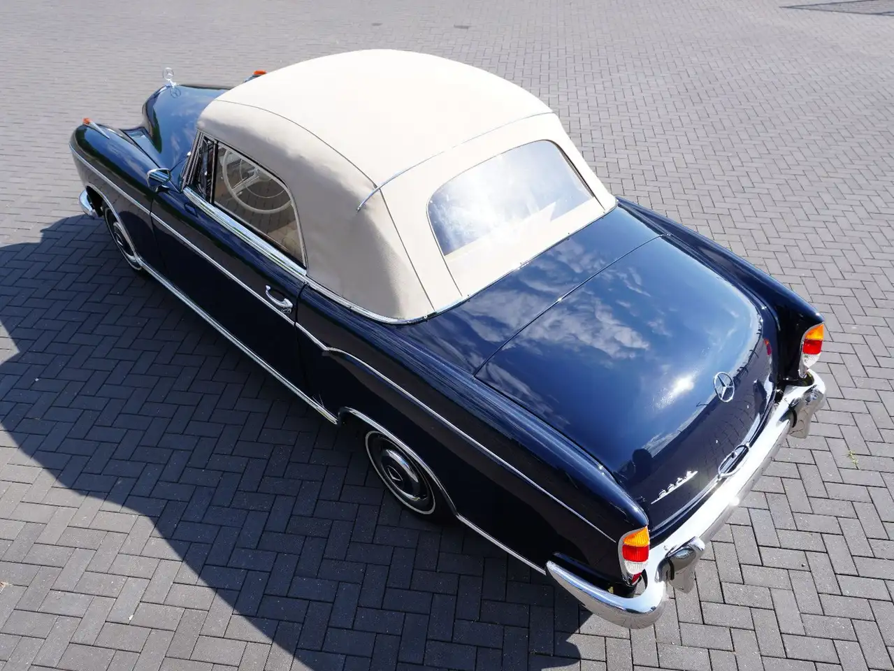 Mercedes-Benz 220 S Pontoncabriolet, foto 4