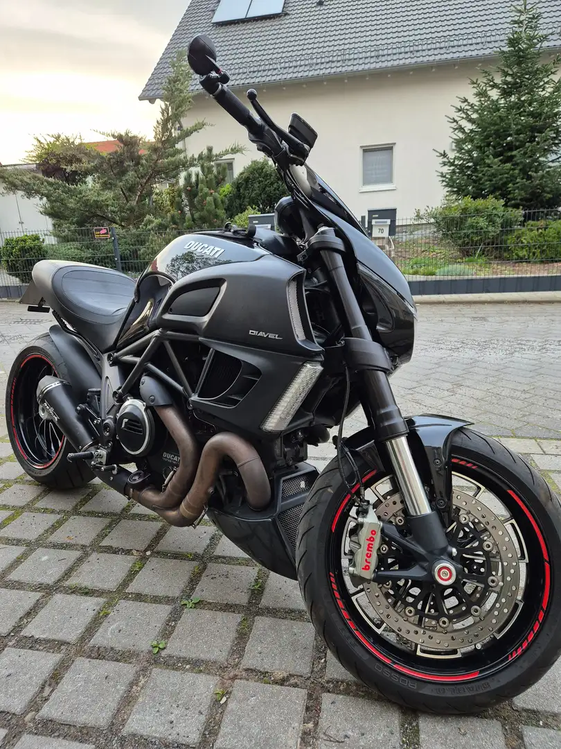 Ducati Diavel Czarny - 1