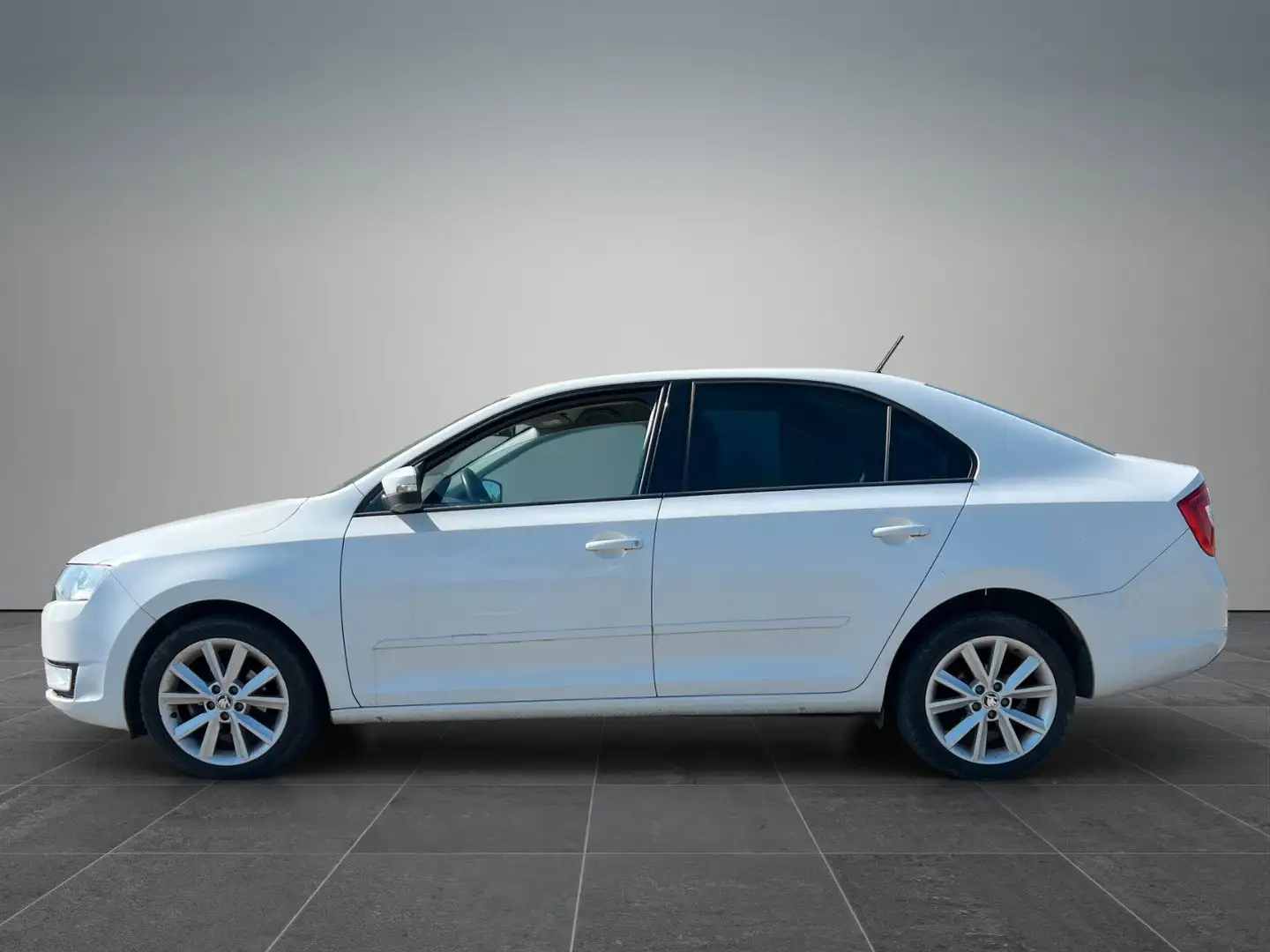 Skoda Rapid/Spaceback *limo*Navigation*EURO 6* Weiß - 1