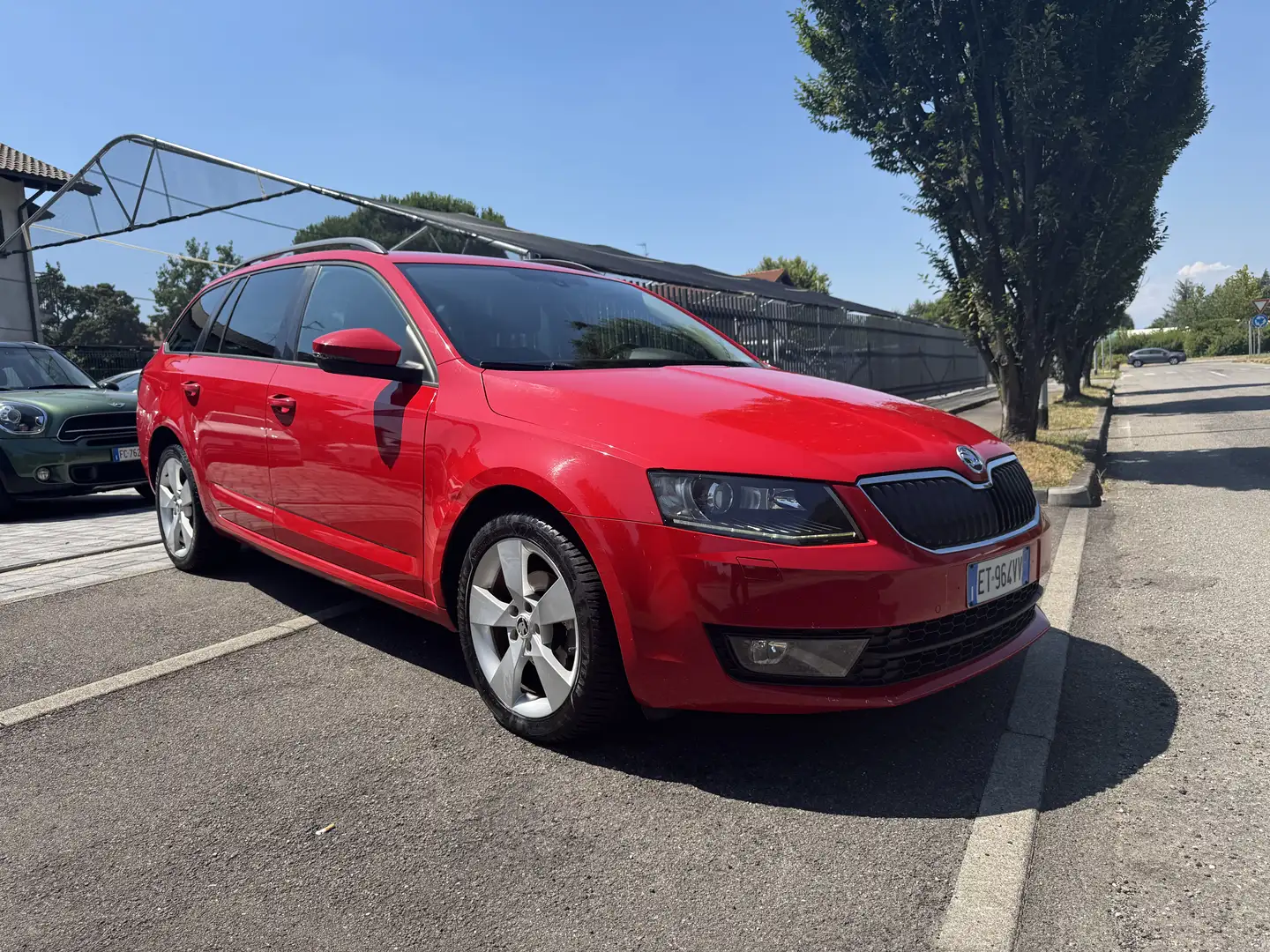 Skoda Octavia Wagon 1.6 tdi cr Elegance 105cv dsg Rood - 1