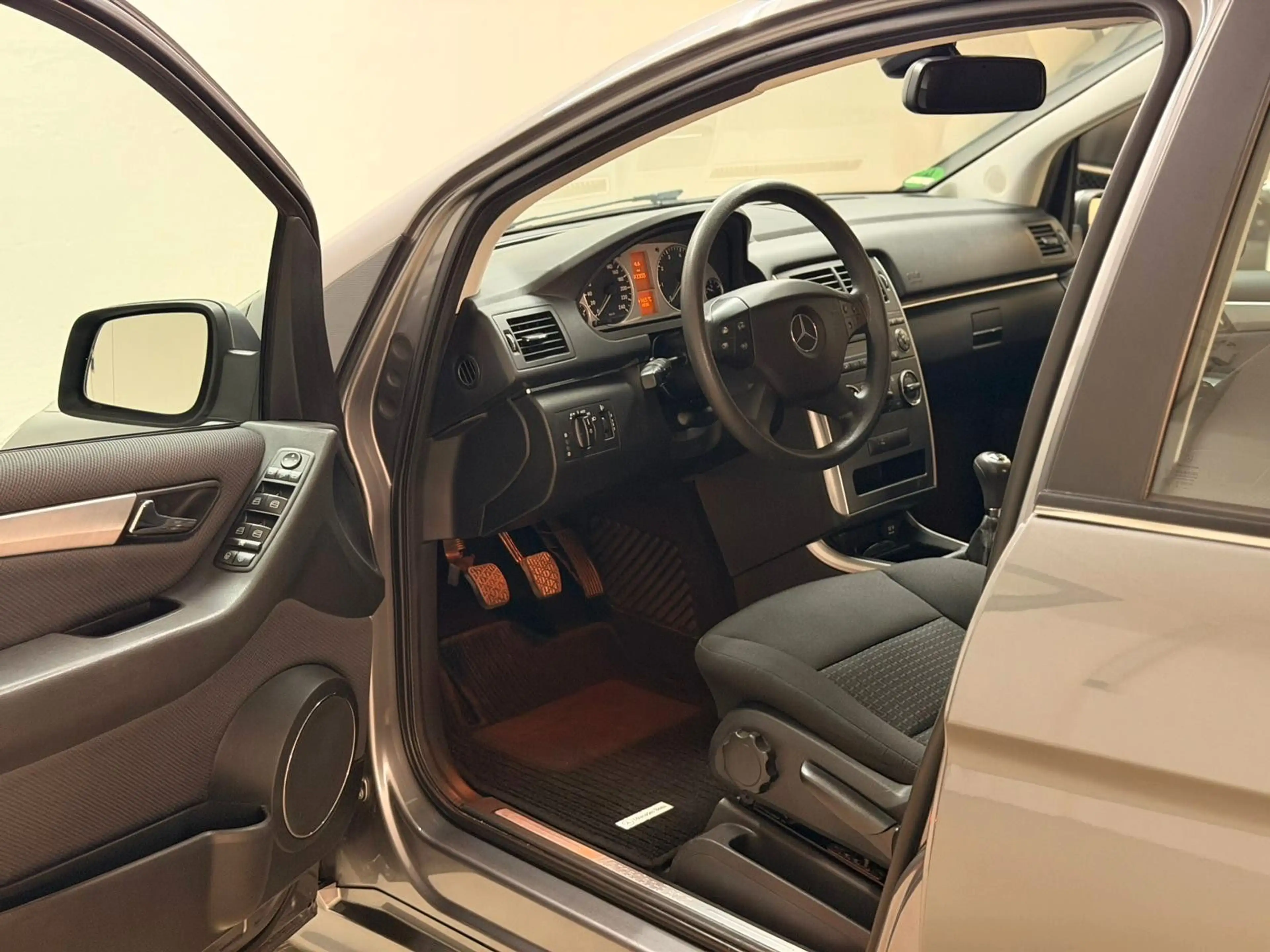 Mercedes-Benz B 200 B200 *2.HND *GARANTIE *AHK *KLIMA *TÜVNEU — photo 11