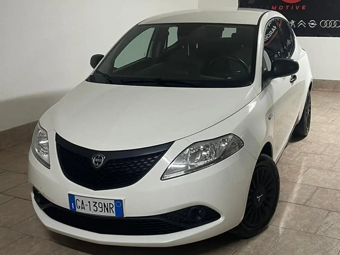 Lancia Ypsilon Ypsilon 1.2 Elefantino Blu s Bianco - 1
