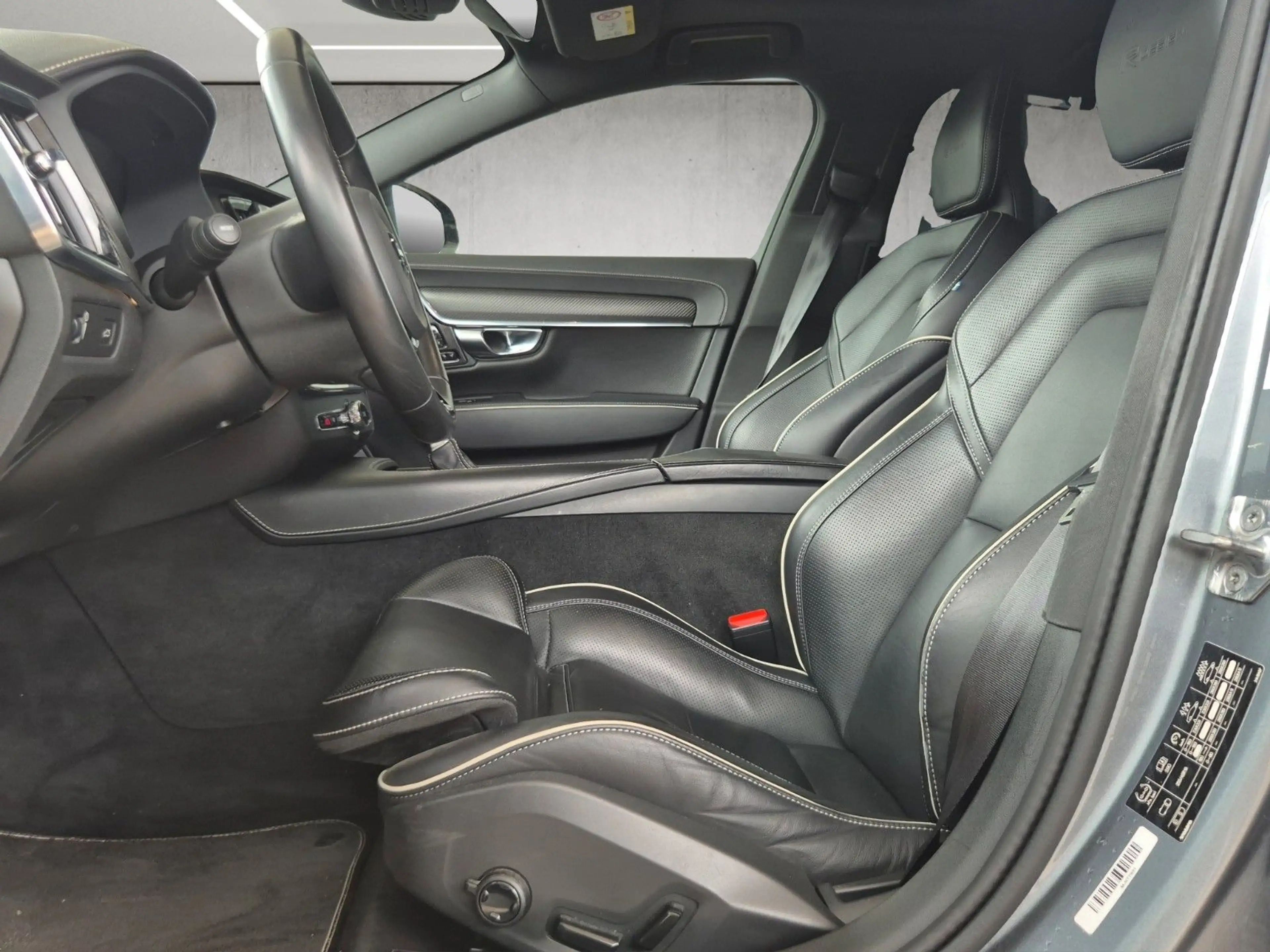 Volvo S90 R Design AWD 360 Carplay BLIS S-Dach HUD — photo 9