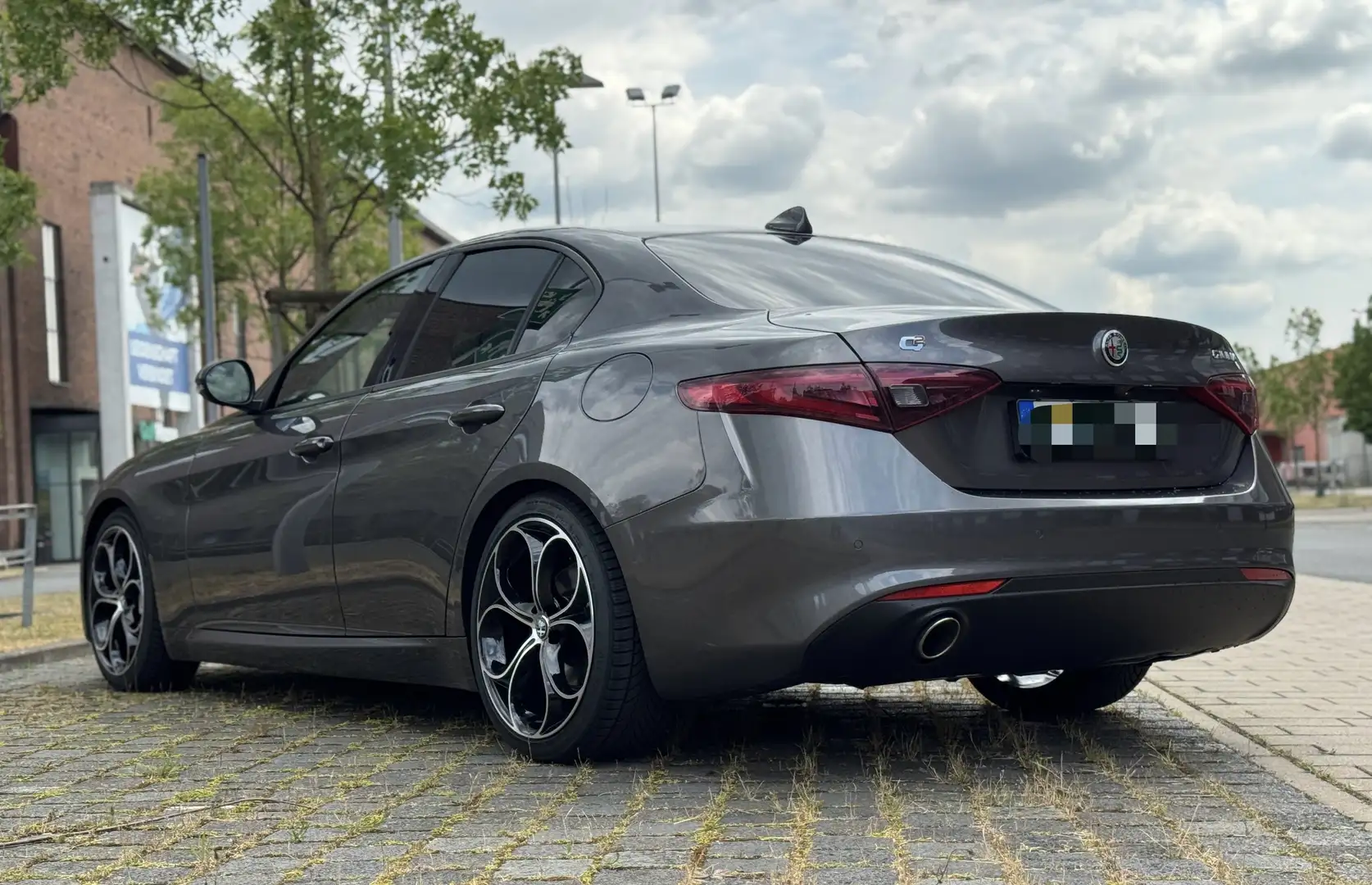Alfa Romeo Giulia 2.2 Diesel AT8 Super TÜV Teilleder RFK Navi 19“ Grau - 1