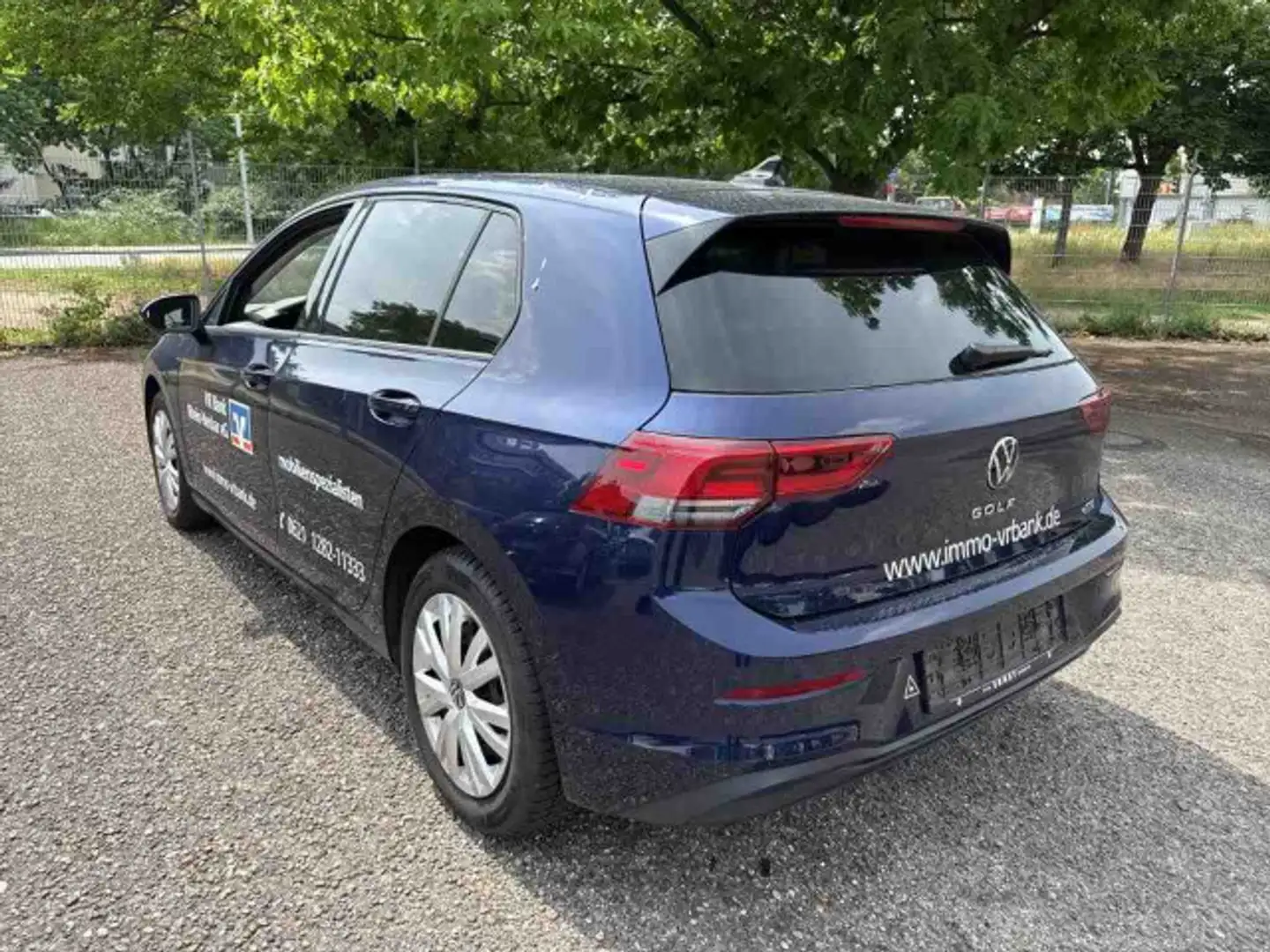 Volkswagen Golf VIII 1.5 eTSI DSG Life LED+ACC+Navi+App+Cli Blau - 2