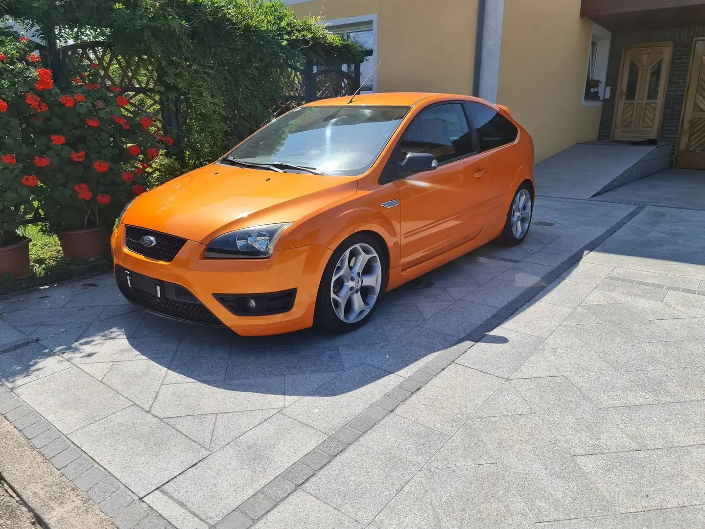 Ford Focus ST + Unverbastelt + zulässiger Klappenauspuff Orange - 1
